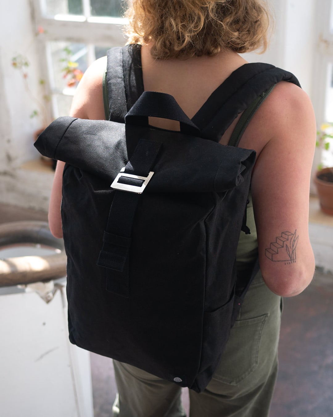 Winnats Roll Top - Black