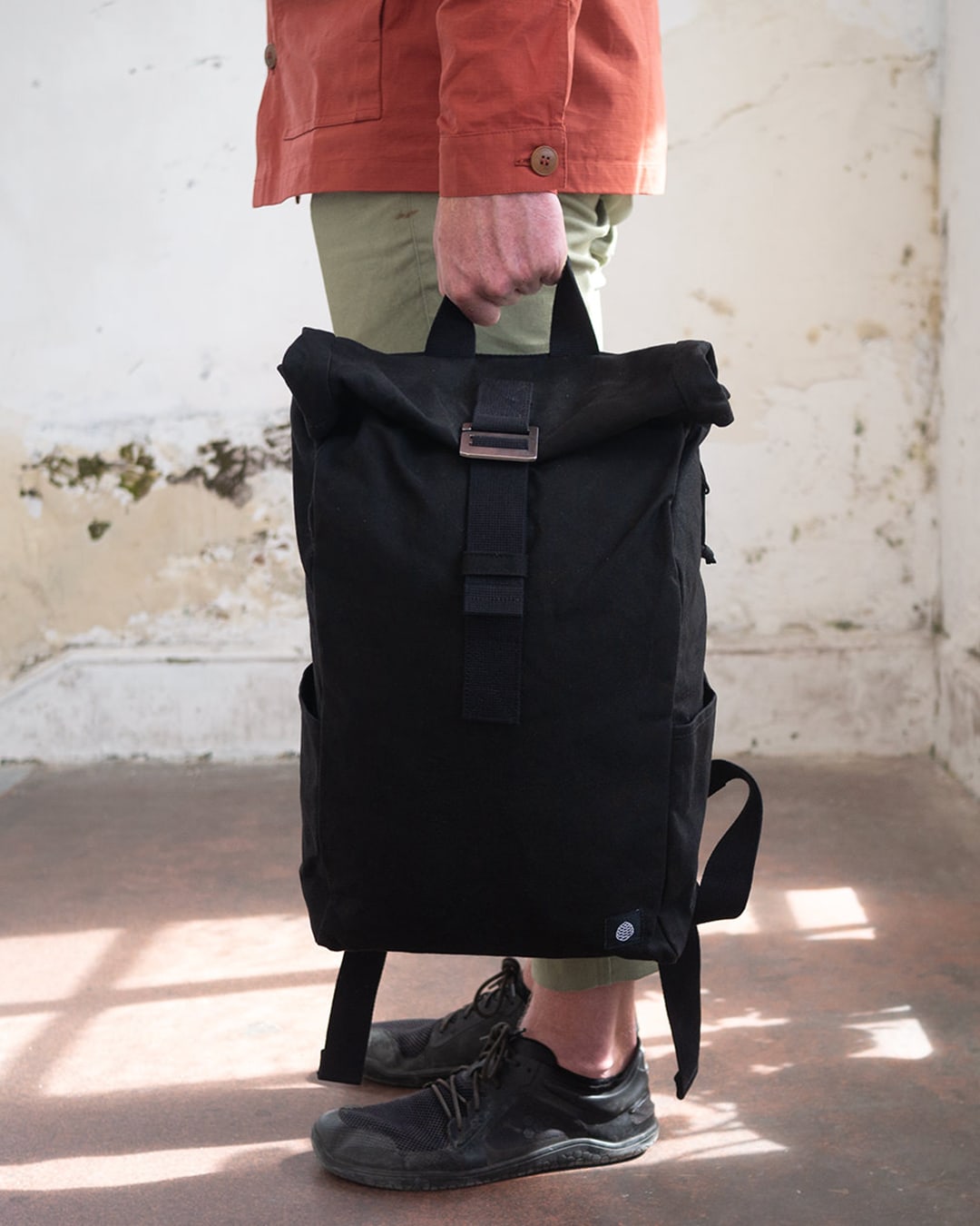 Winnats Roll Top - Black