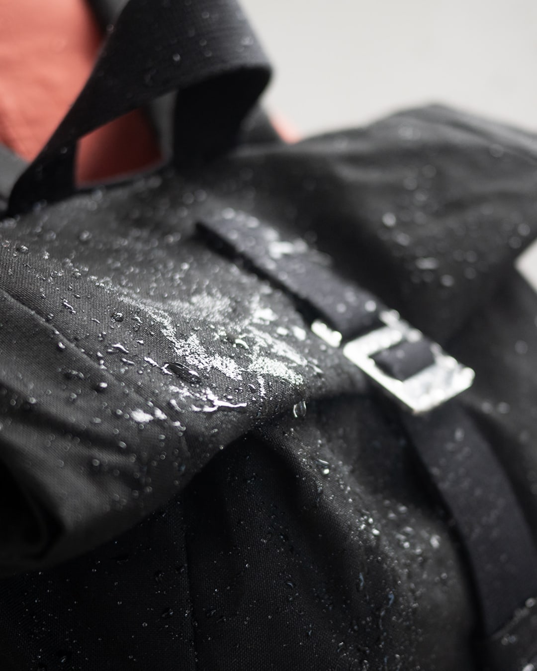 Winnats Roll Top - Black