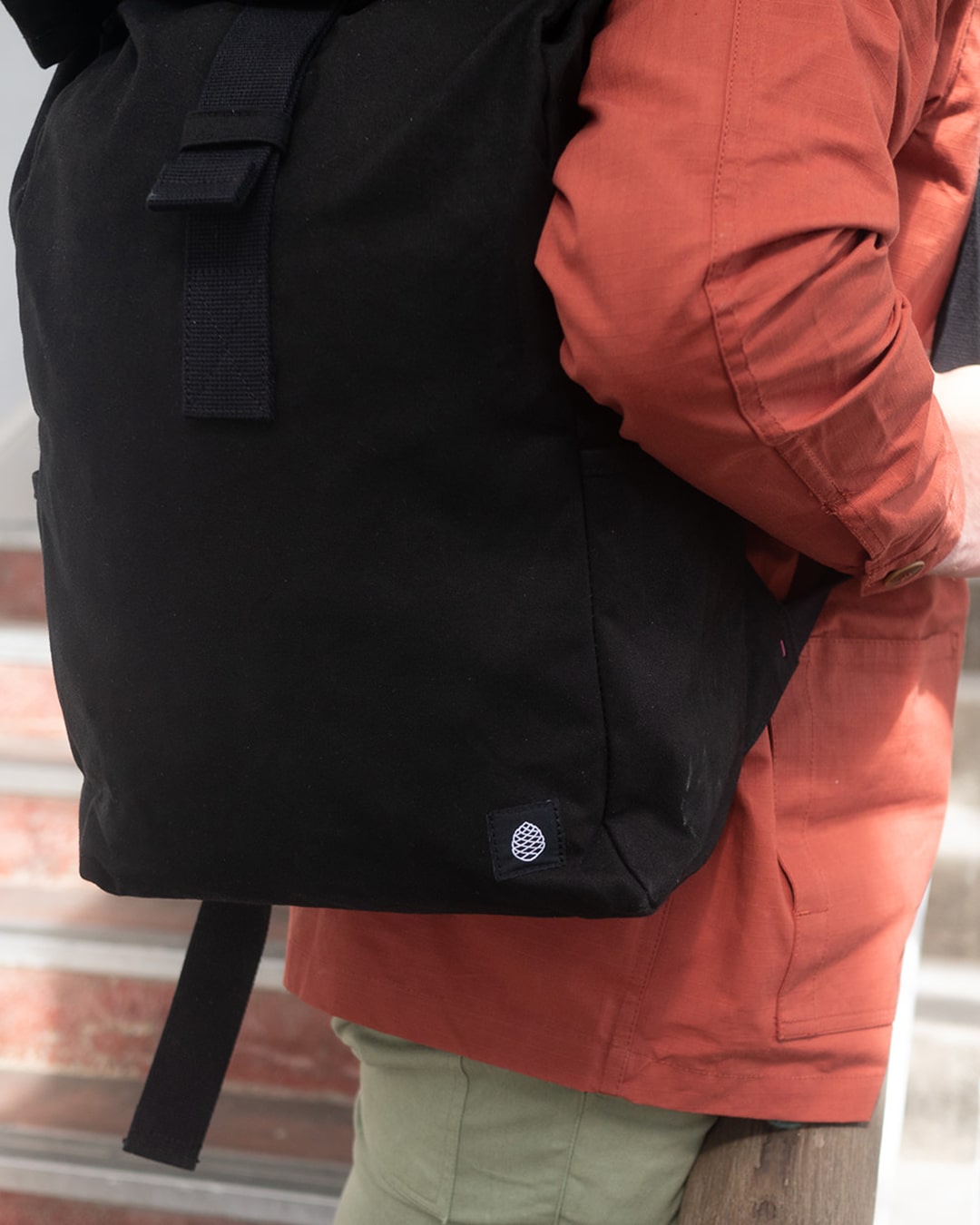 Winnats Roll Top - Black